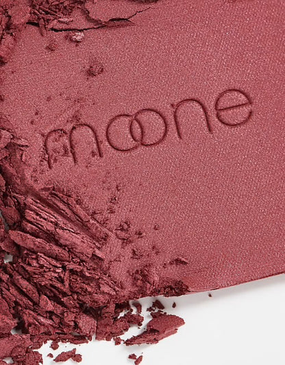 BENEFIT MOONE