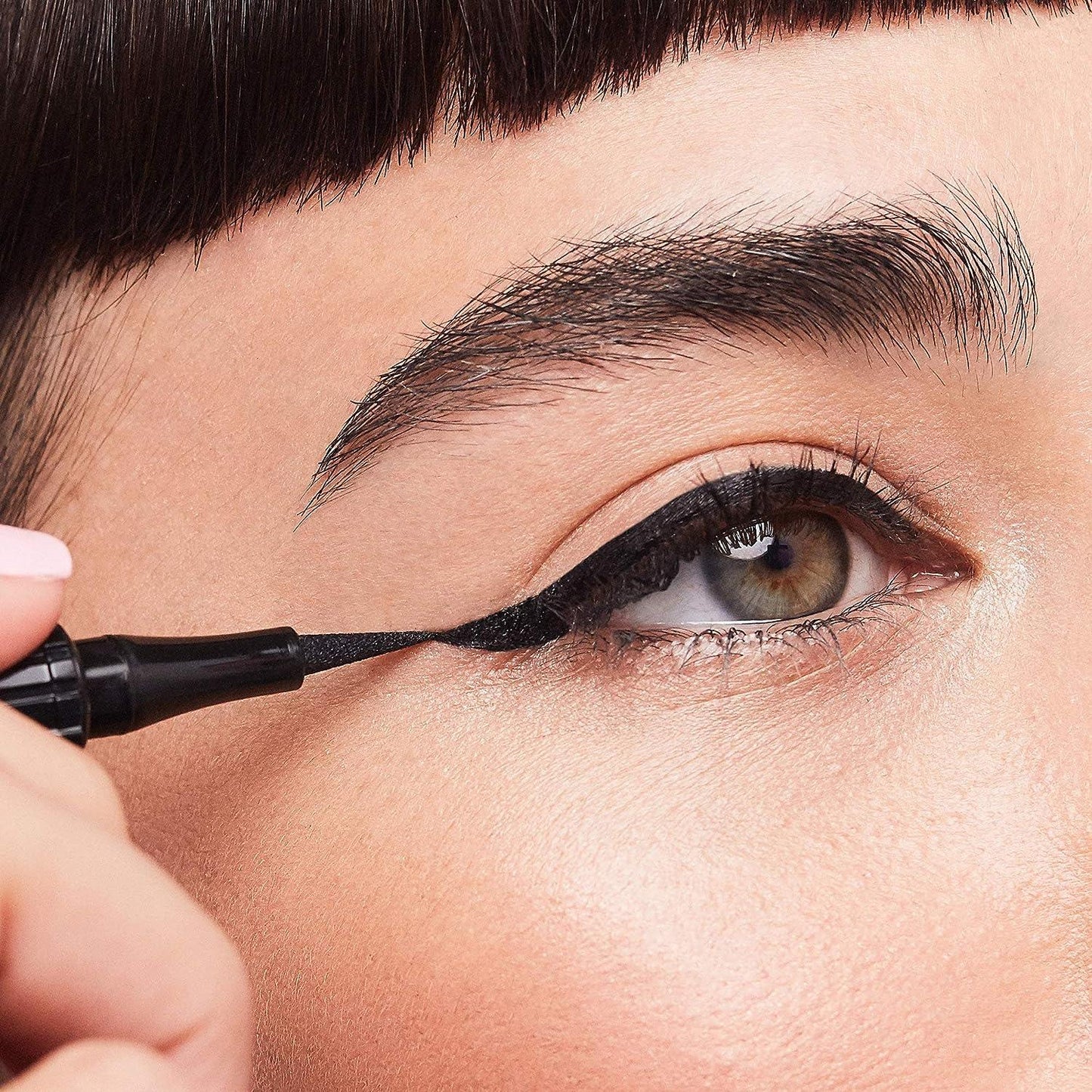 BENEFIT ROLLER LINER BLACK
