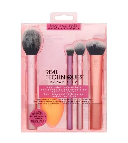 REAL TECHNIQUES EVERY DAY ESSENTIALS SET
